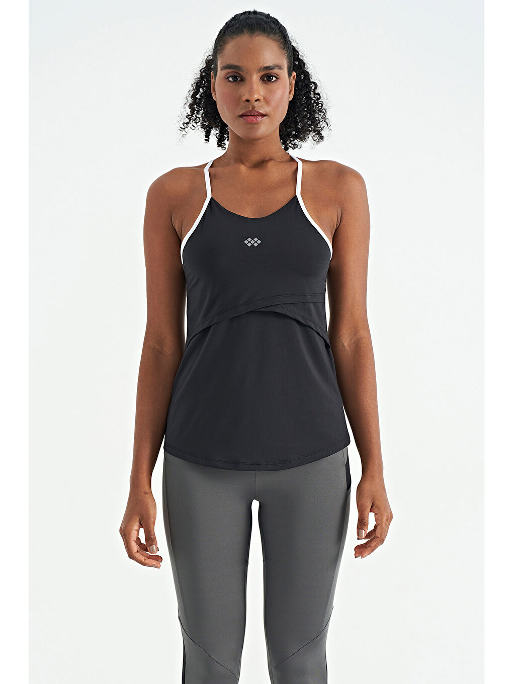 Siyah Sırt Çarpraz Askı Detaylı Standart Kalıp Kadın Spor Atlet - 97261-1