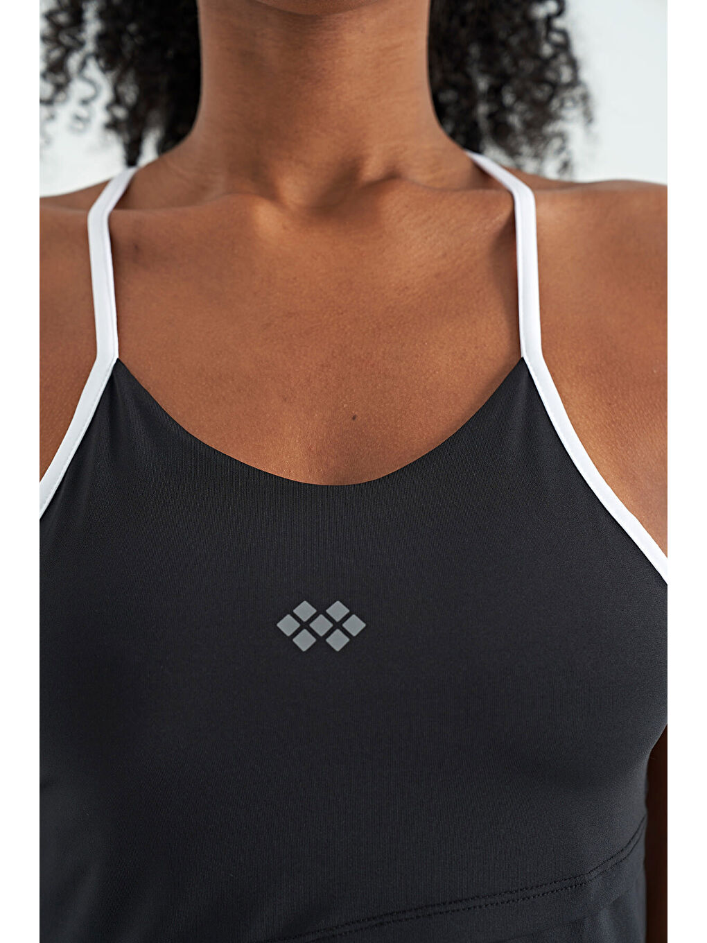 Siyah Sırt Çarpraz Askı Detaylı Standart Kalıp Kadın Spor Atlet - 97261-3