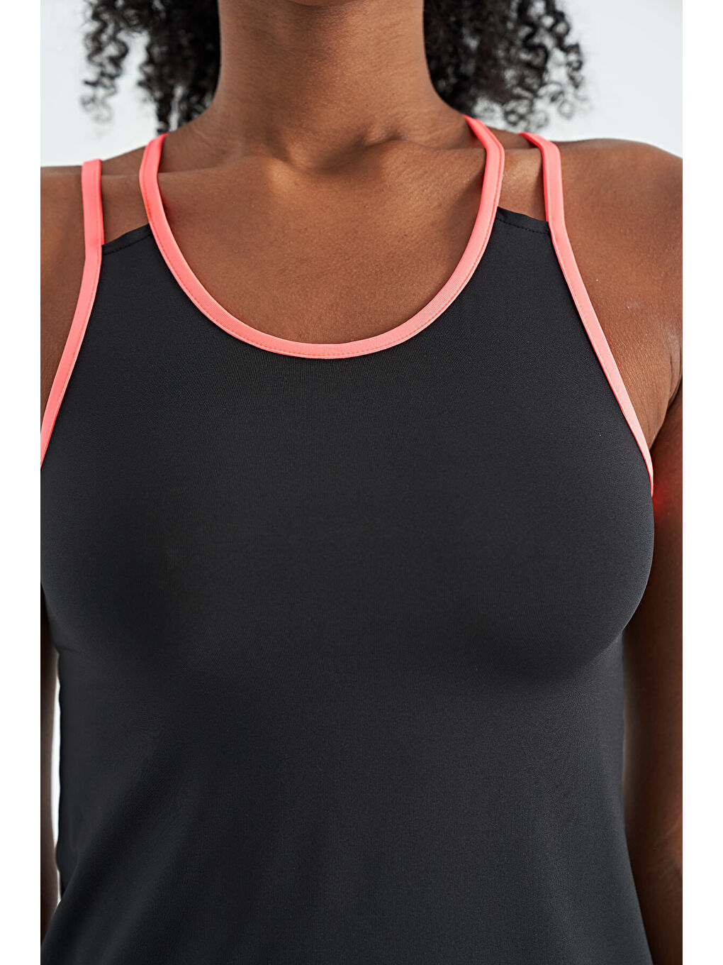 Siyah Çift Askılı Sırt Detaylı Standart Kalıp Kadın Spor Atlet - 97258-3