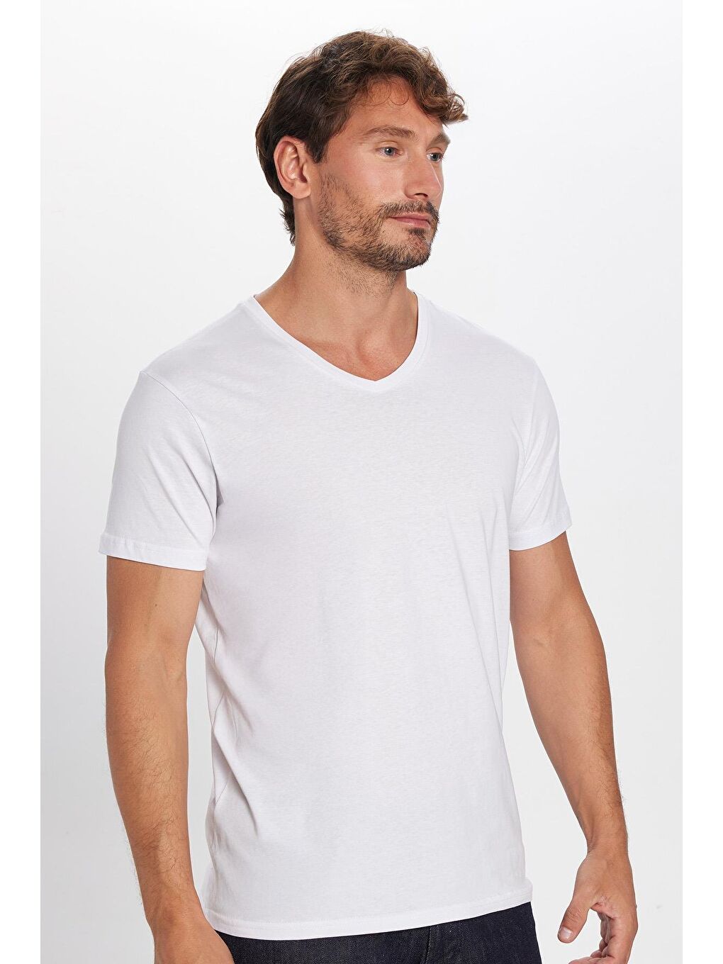 Erkek Slim Fit Dar Kesim %100 Pamuk Yumuşak Dokulu Beyaz V Yaka Tişört