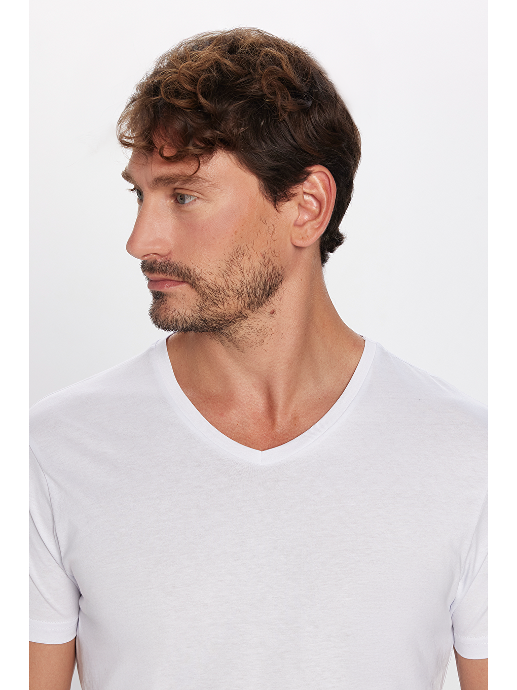 Erkek Slim Fit Dar Kesim %100 Pamuk Yumuşak Dokulu Beyaz V Yaka Tişört-1
