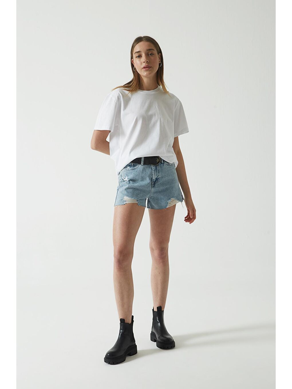 Mavi Yüksek Bel Paçası Kesikli Yıprtamalı Jean Şort C 4534-009