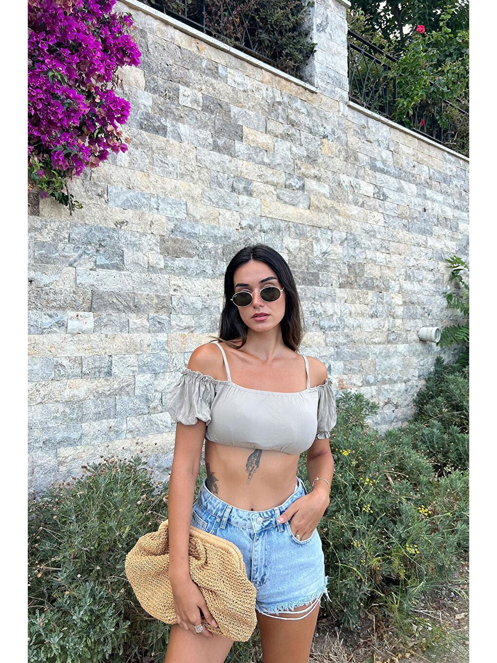 Bej Omuzdan Baglamalı Crop Bluz