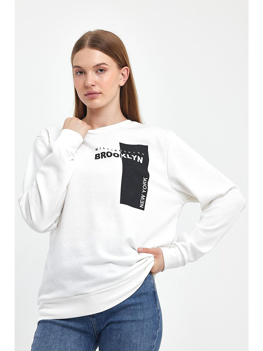 Ekru Kadın Bisiklet Yaka Rahat Kalıp 3 iplik Kalın W.Brooklyn Baskılı Sweatshirt SPR24SWK31-1