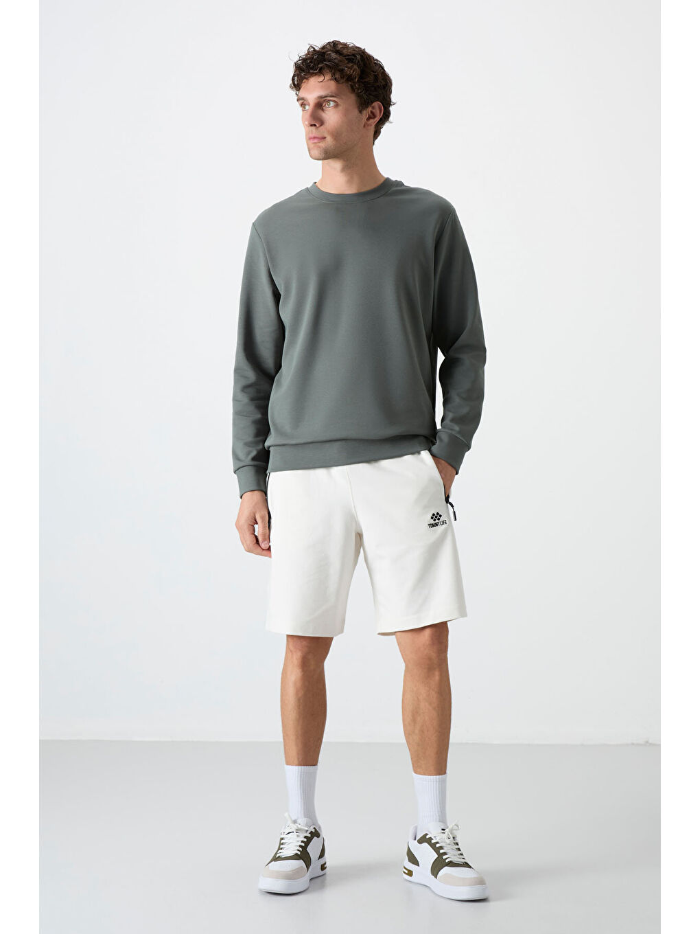 Standart Fit Basic O Yaka  3lü Paket Siyah-Lacivert-Çağla Erkek  Sweatshirt  88053-5