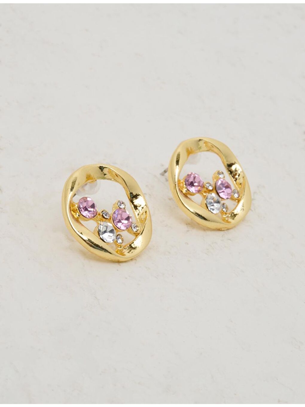 Sarı Altın Parıltı Detaylı Şık Küpe