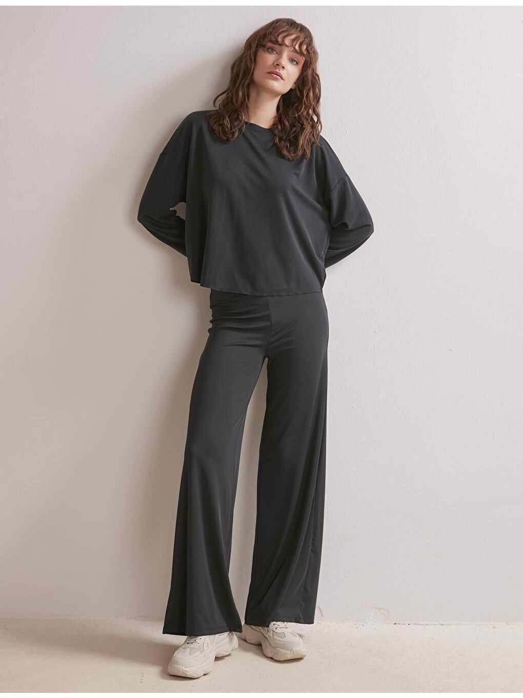 Siyah Bol Kesim Uzun Kollu Rahat Bisiklet Yaka Sweatshirt-1