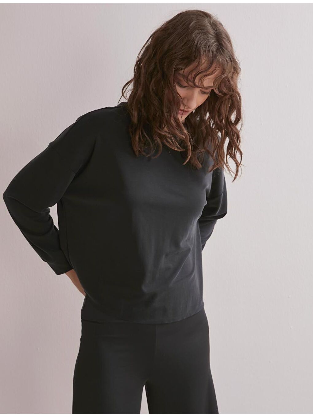 Siyah Bol Kesim Uzun Kollu Rahat Bisiklet Yaka Sweatshirt-2