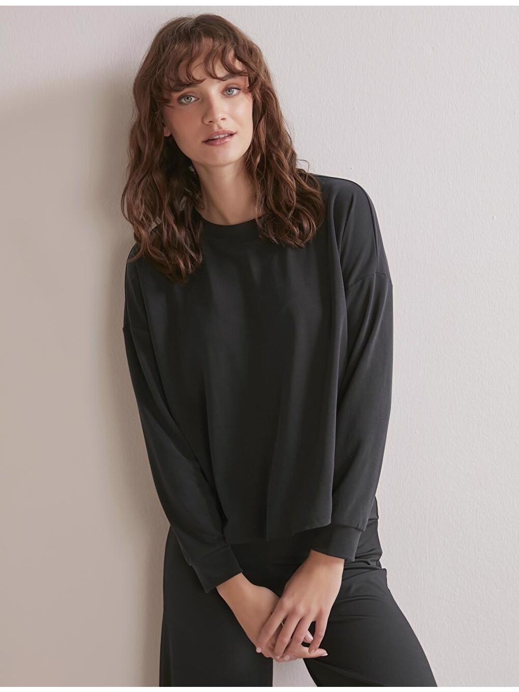 Siyah Bol Kesim Uzun Kollu Rahat Bisiklet Yaka Sweatshirt-4