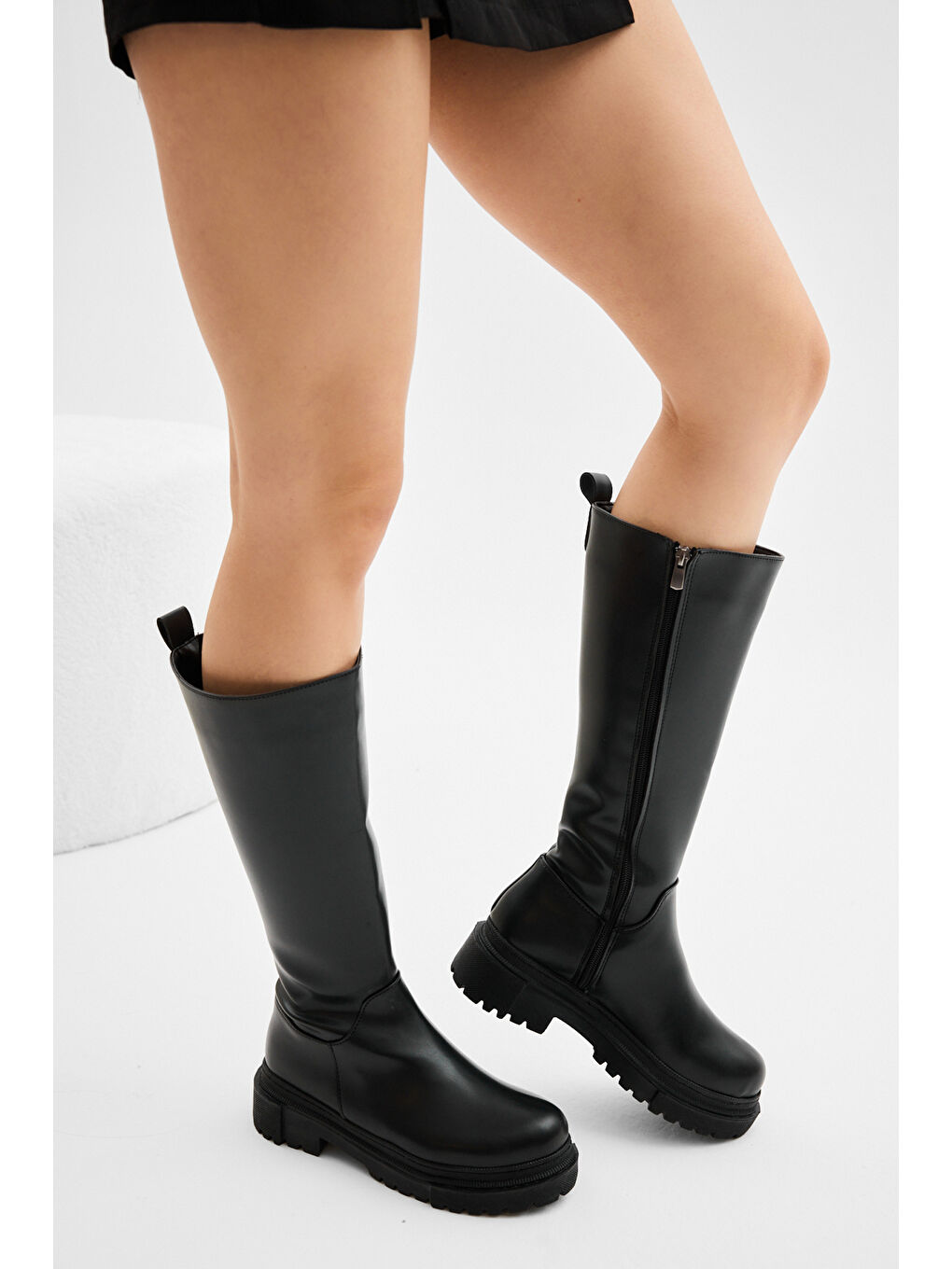Kadın Siyah Kalın Poli Taban Düz Desen Fermuarlı Diz Altı Çizme-3