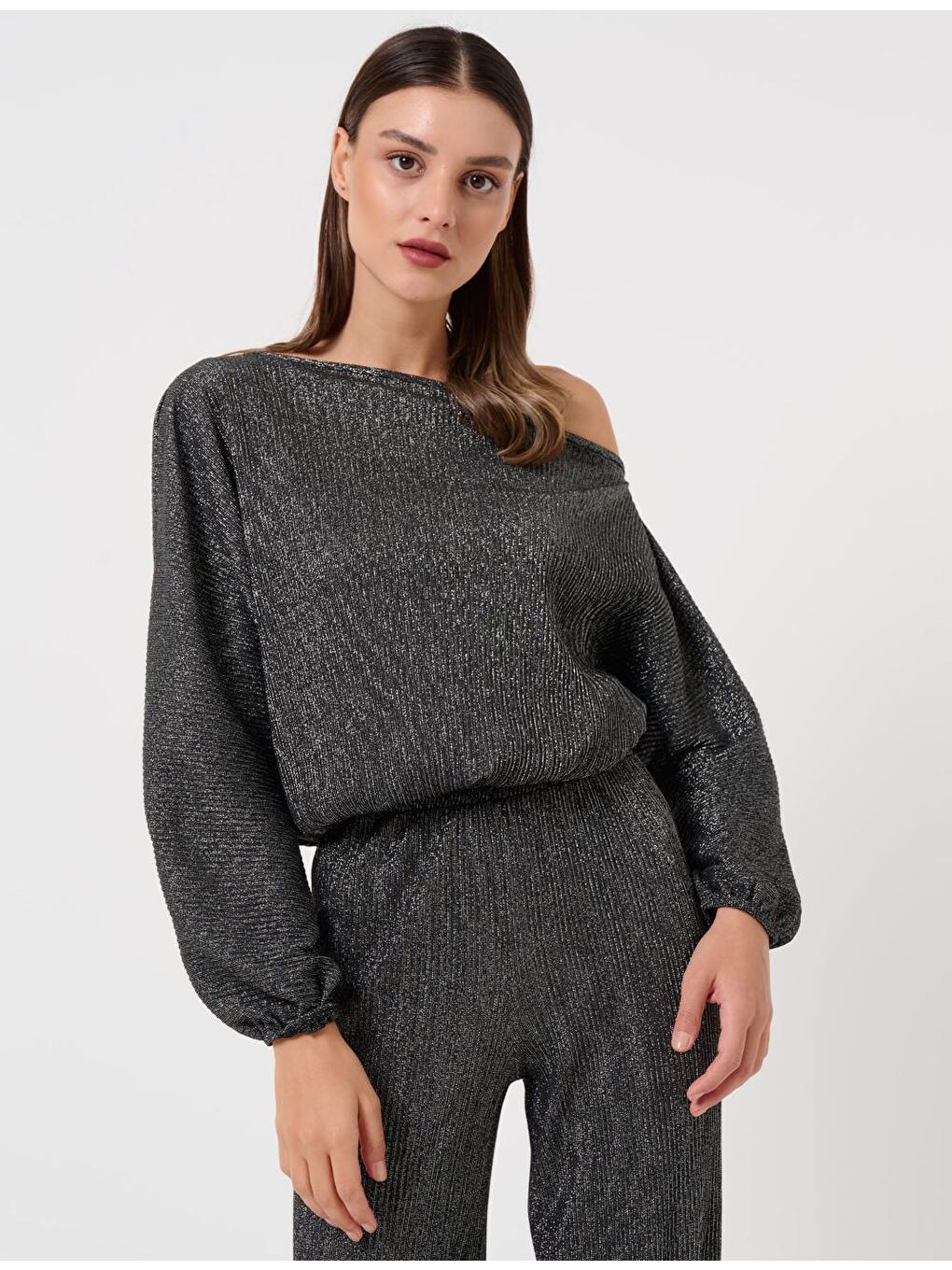 Siyah Bol Kesim Kayık Yaka Uzun Kollu Pliseli Örme Bluz-2