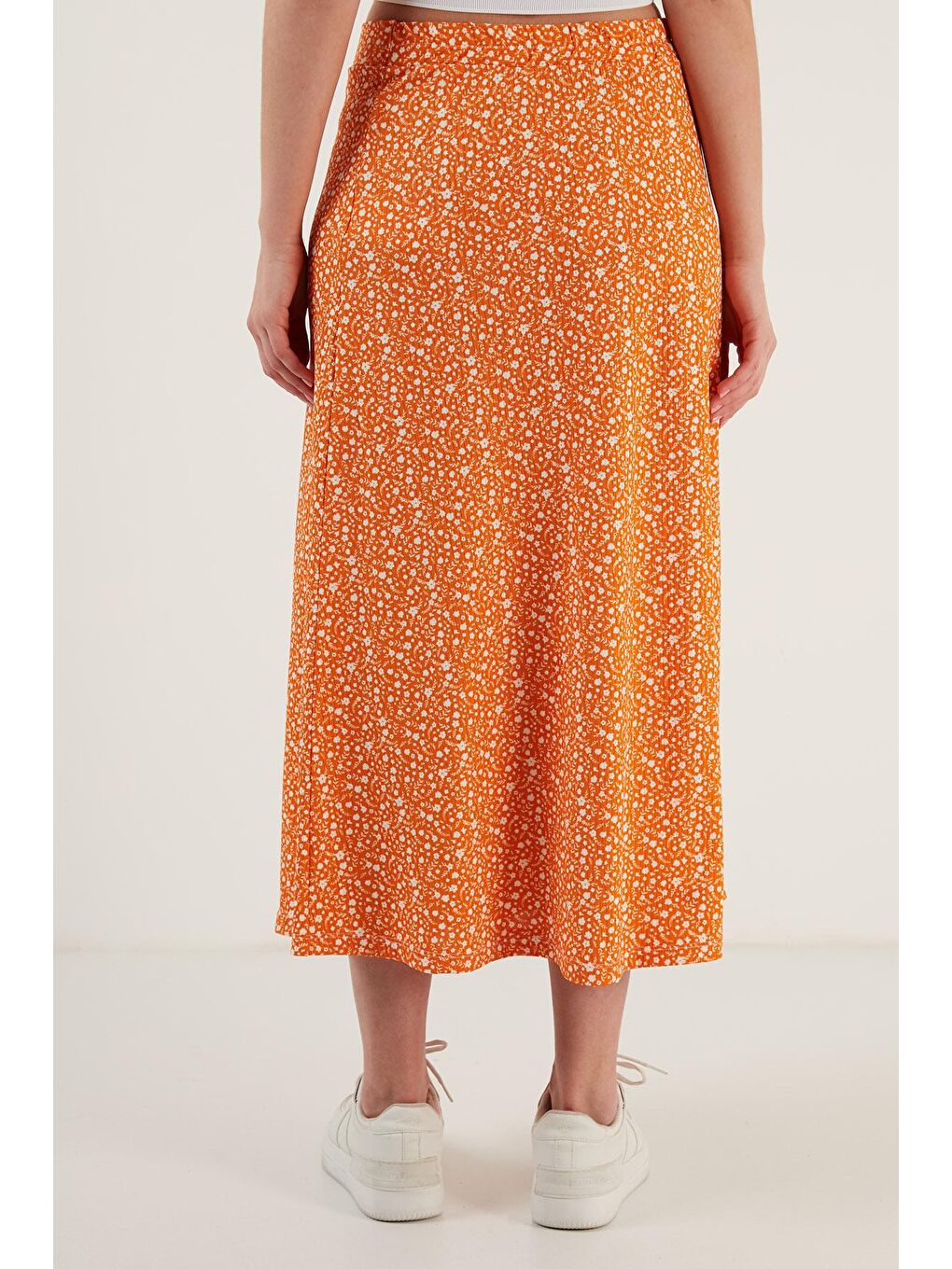 Turuncu Çiçek Desenli Midi Boy Yırtmaçlı Etek 5864498-4
