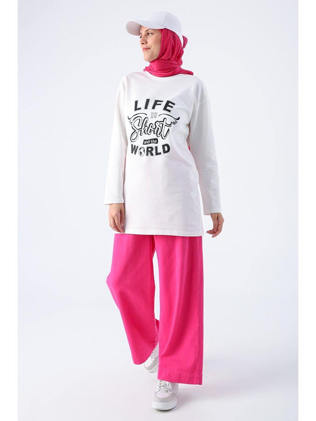 Beyaz Pamuklu Rahat Kalıp Baskılı Basic Tunik