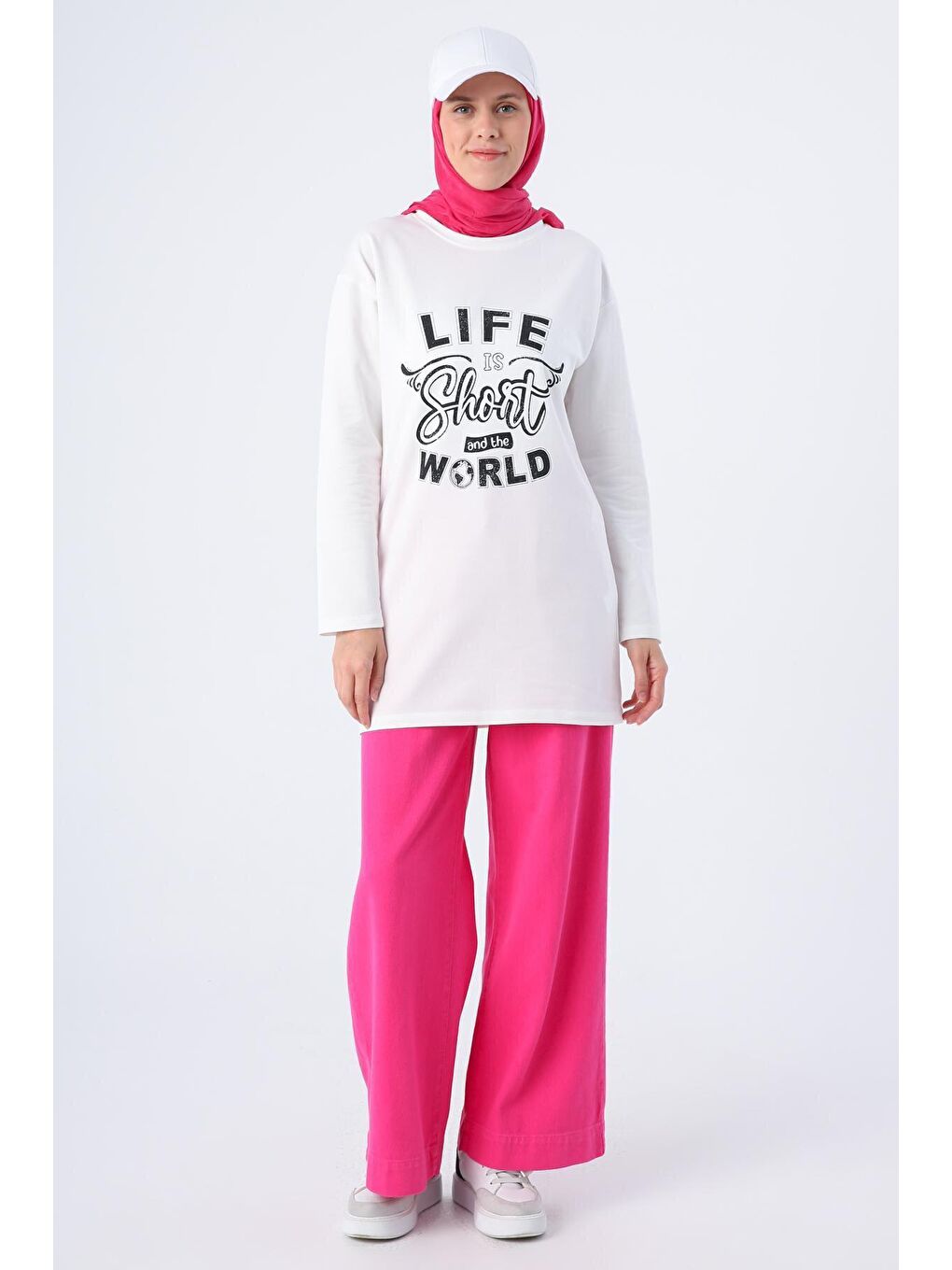 Beyaz Pamuklu Rahat Kalıp Baskılı Basic Tunik-1