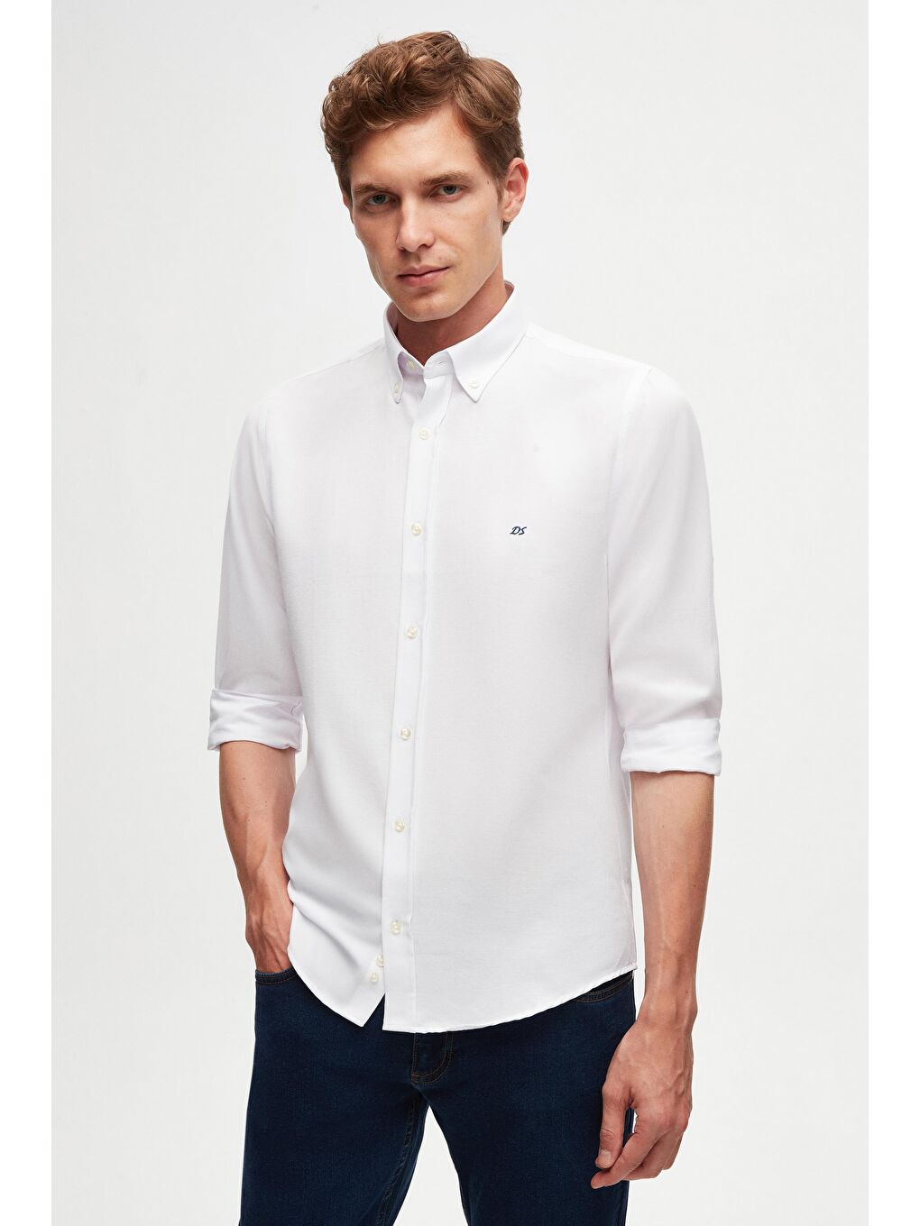 Slim Fit Beyaz Oxford Düğmeli Yaka Kolay Ütülenebilir Nakış Detaylı Pamuklu Gömlek