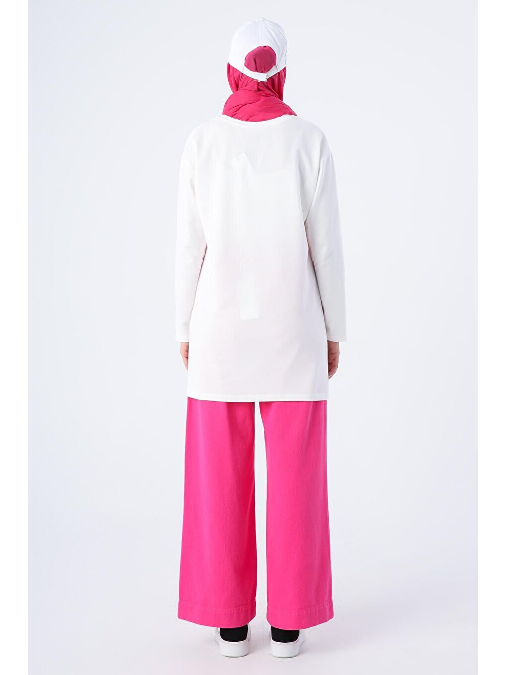 Beyaz Pamuklu Rahat Kalıp Baskılı Basic Tunik-3