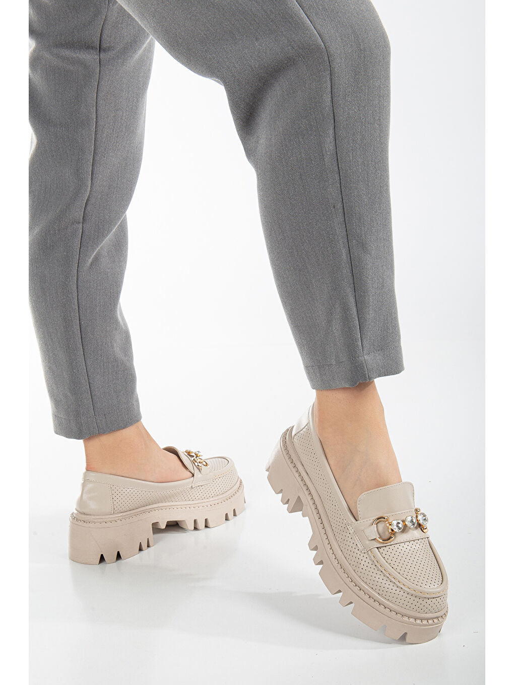 Bej Kadın Ten Cilt Rahat Kalıp Önü Tokalı Kalın Taban Loafer-1