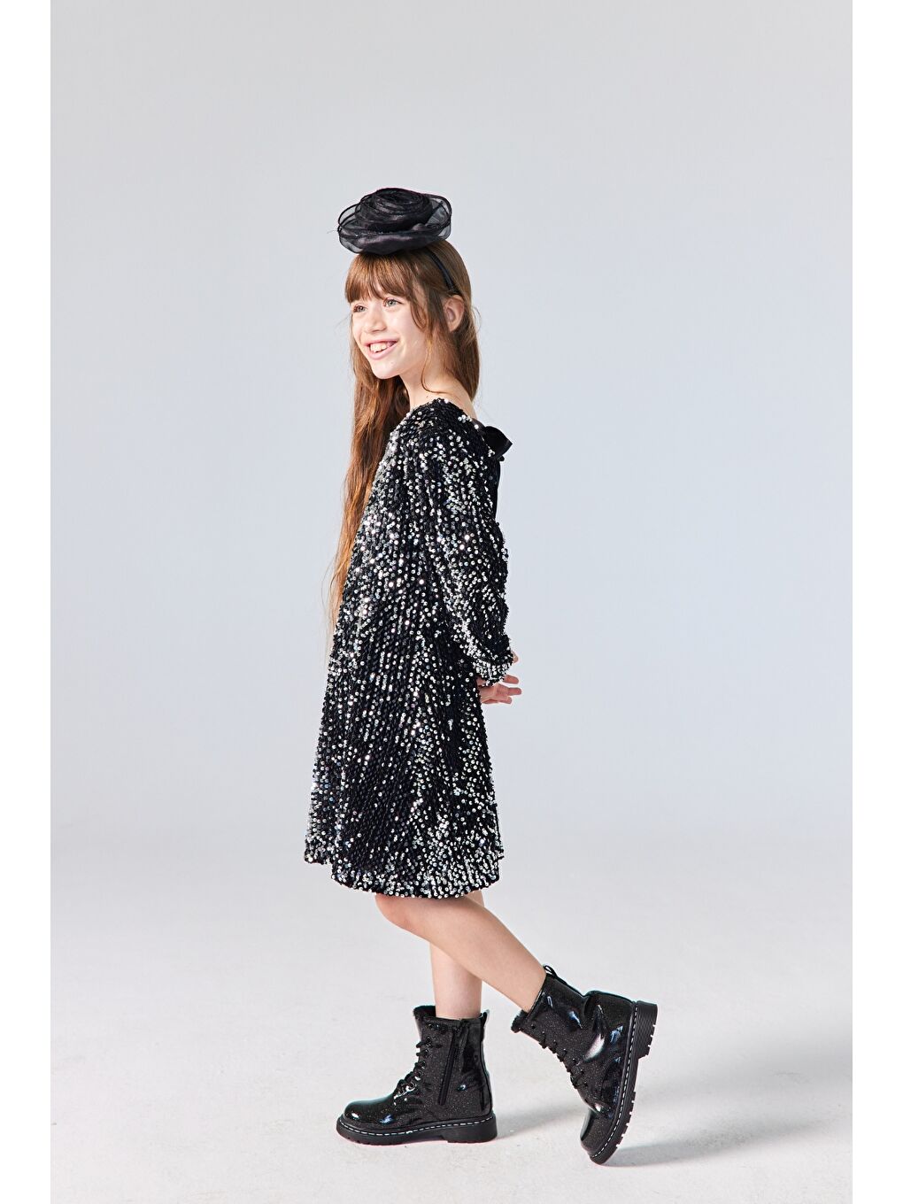 Siyah Üzeri Pullu Kadife Kız Çocuk Elbise - Oriel-1