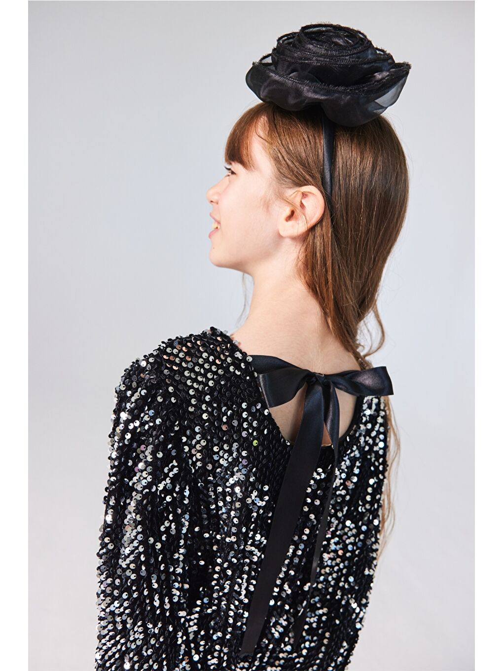 Siyah Üzeri Pullu Kadife Kız Çocuk Elbise - Oriel-3