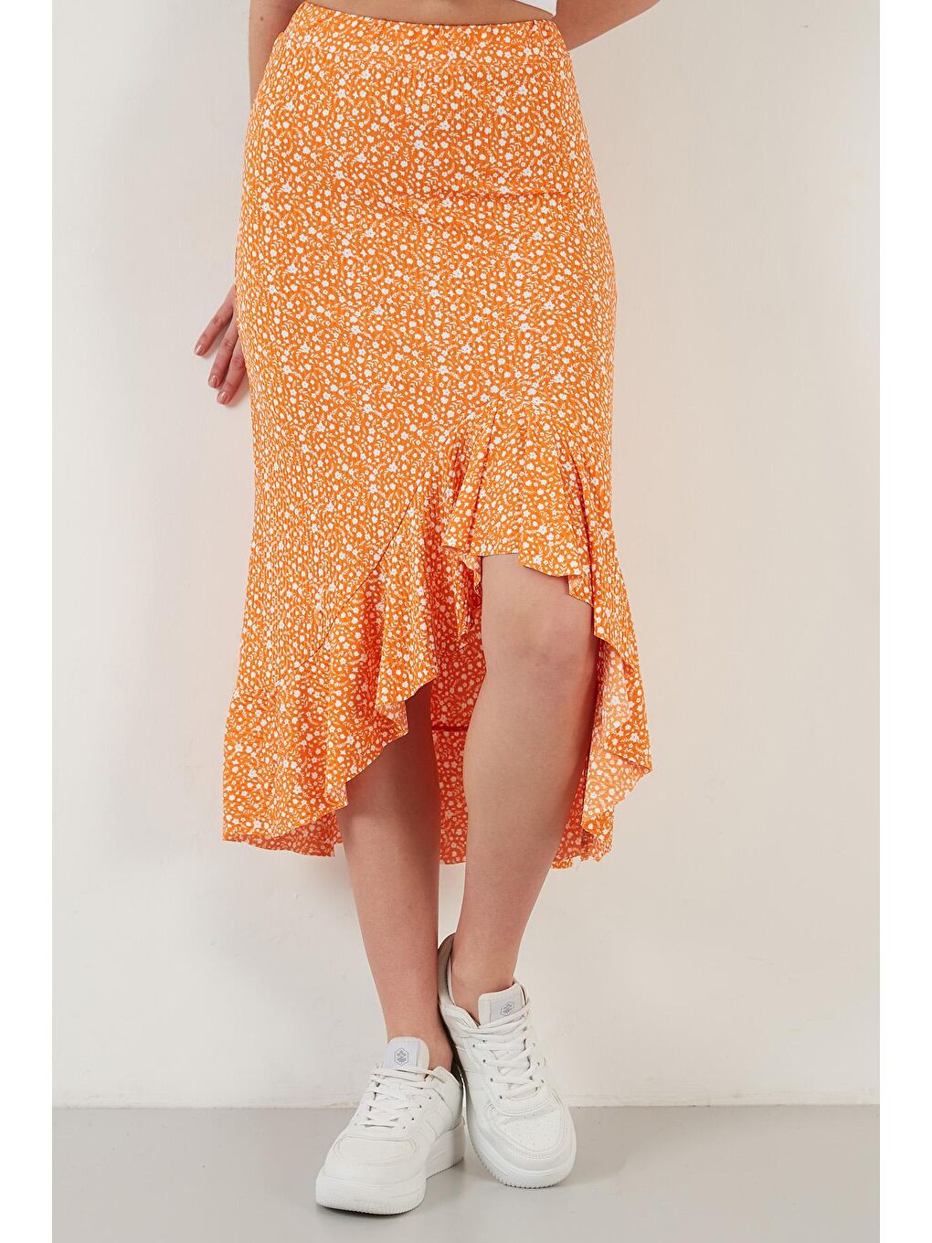 Turuncu Çiçek Desenli Volanlı Midi Boy Yırtmaçlı Etek 5864512-1
