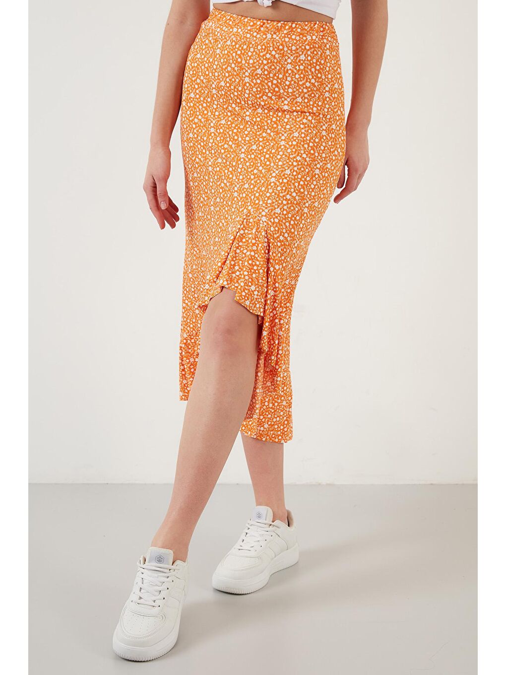 Turuncu Çiçek Desenli Volanlı Midi Boy Yırtmaçlı Etek 5864512-2