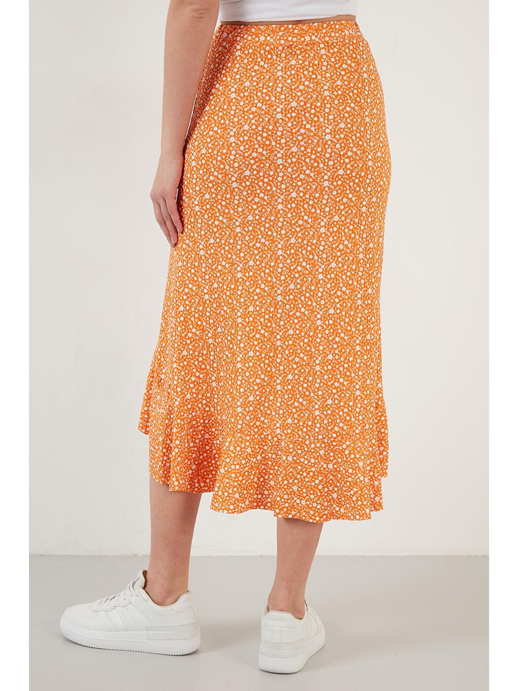 Turuncu Çiçek Desenli Volanlı Midi Boy Yırtmaçlı Etek 5864512-3