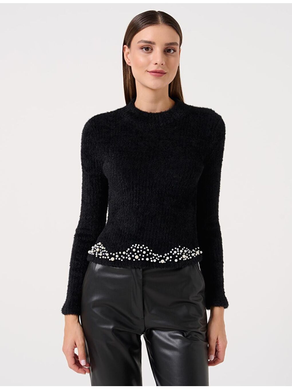 Siyah Dar Kesim Balıkçı Yaka İnci İşlemeli Sakallı Peluş Bluz-2