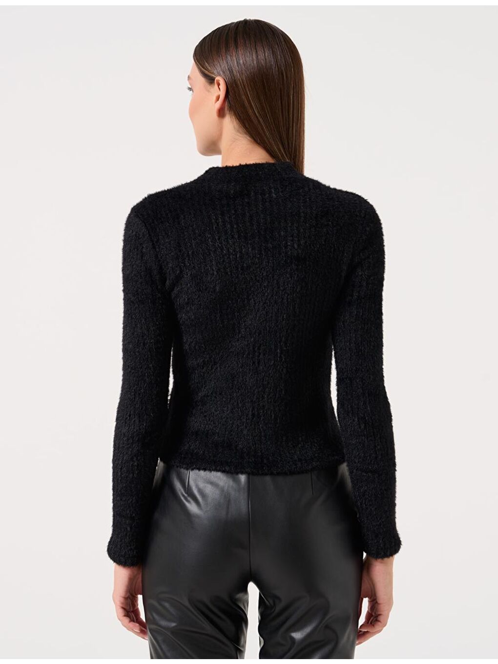 Siyah Dar Kesim Balıkçı Yaka İnci İşlemeli Sakallı Peluş Bluz-4