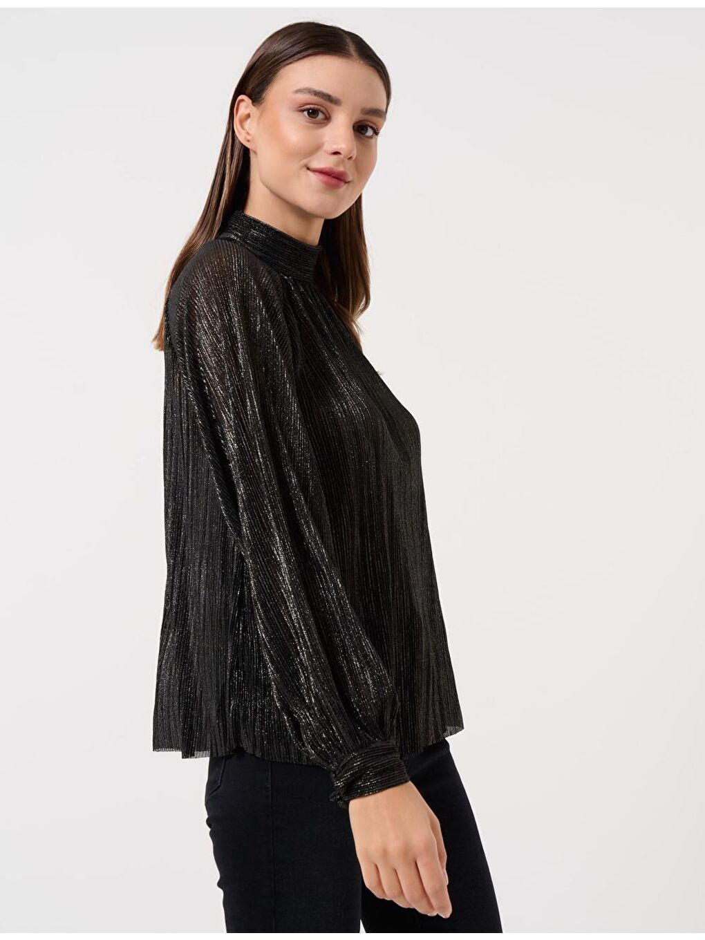 Siyah Bol Kesim Boyundan Bağlamalı Örme Bluz-1