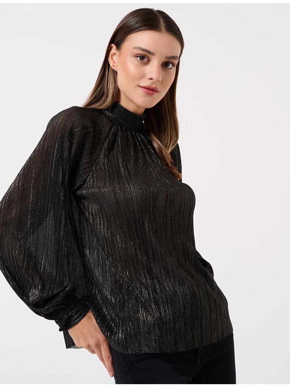 Siyah Bol Kesim Boyundan Bağlamalı Örme Bluz-2