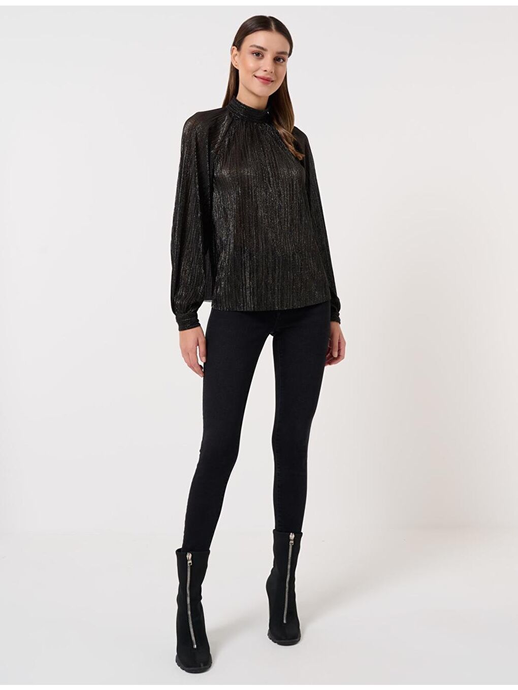 Siyah Bol Kesim Boyundan Bağlamalı Örme Bluz-3