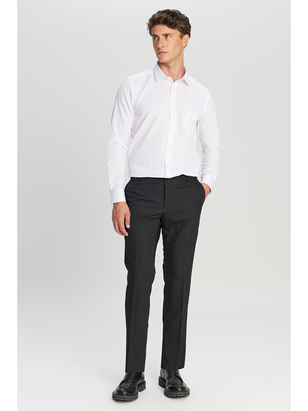 Erkek Beyaz Pamuklu Tailored Slim Fit Dar Kesim Klasik Yaka Armürlü Cepli Gömlek-2