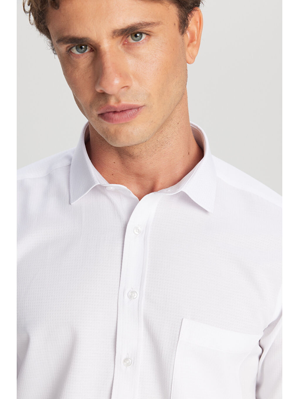 Erkek Beyaz Pamuklu Tailored Slim Fit Dar Kesim Klasik Yaka Armürlü Cepli Gömlek-4