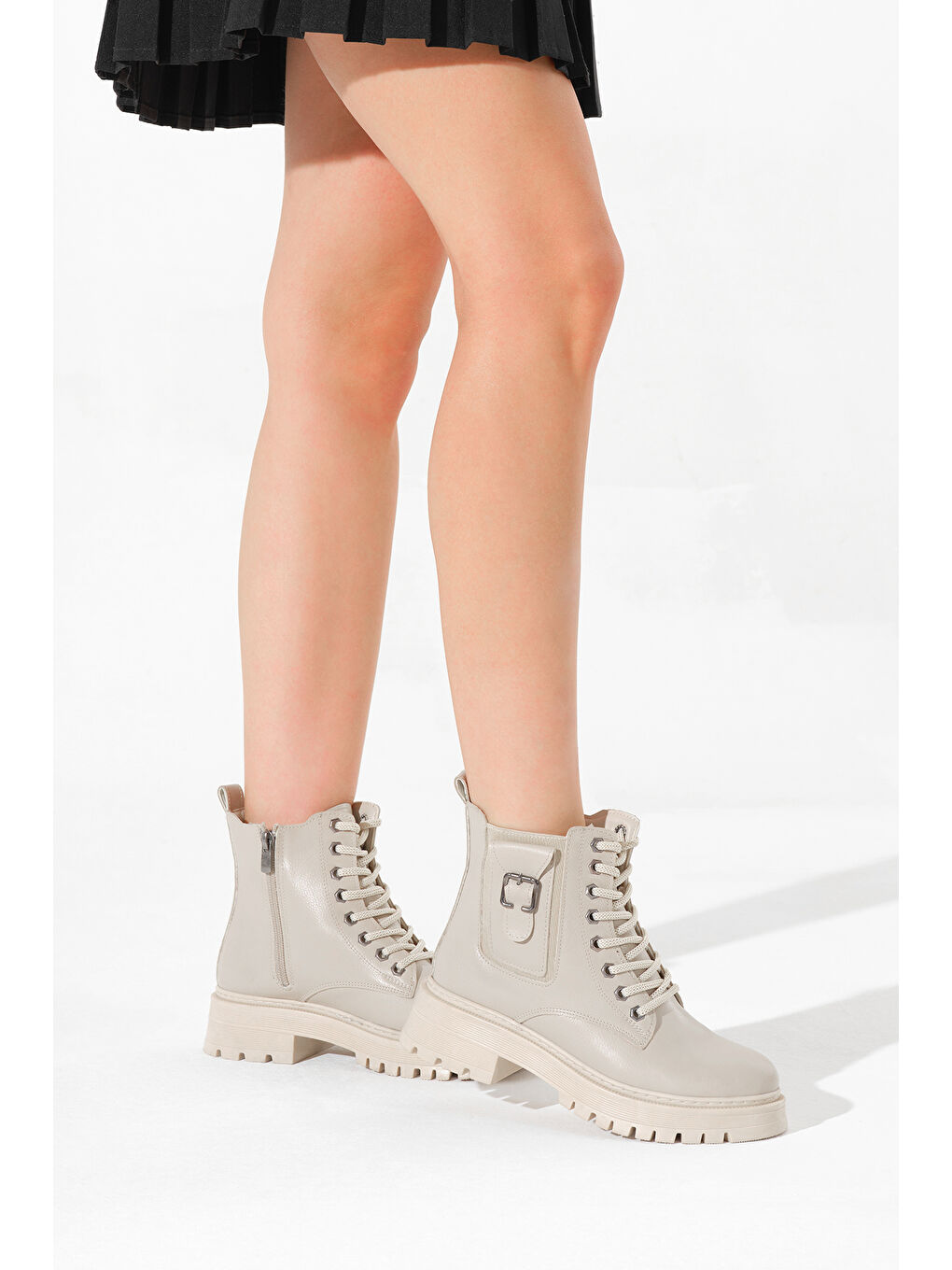 Kadın Bej Kalın Termo Taban Tokalı Bağcıklı ve Fermuarlı Bot-1