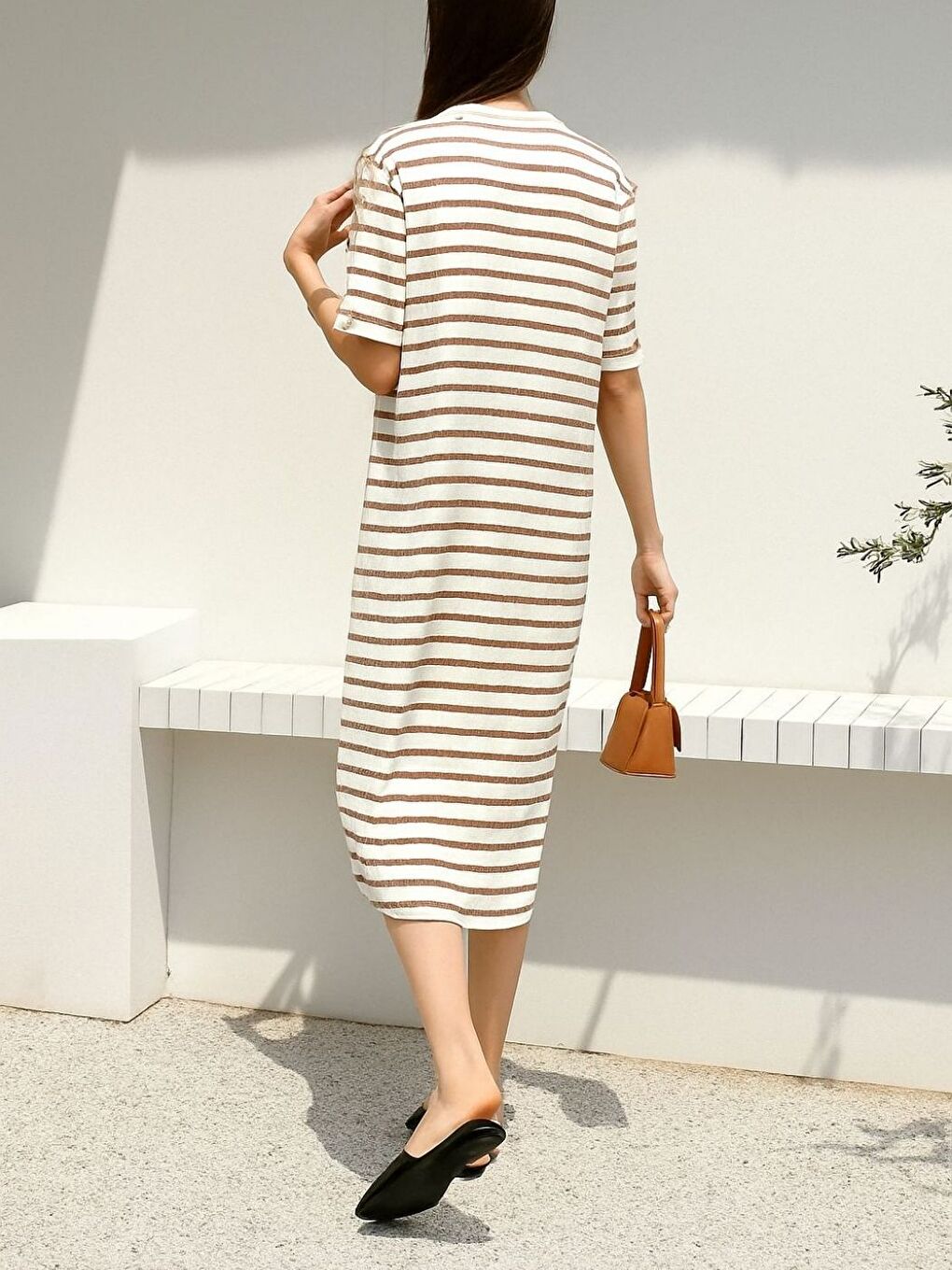 Beyaz Kahverengi Çizgili Desenli Gofre Elbise-2