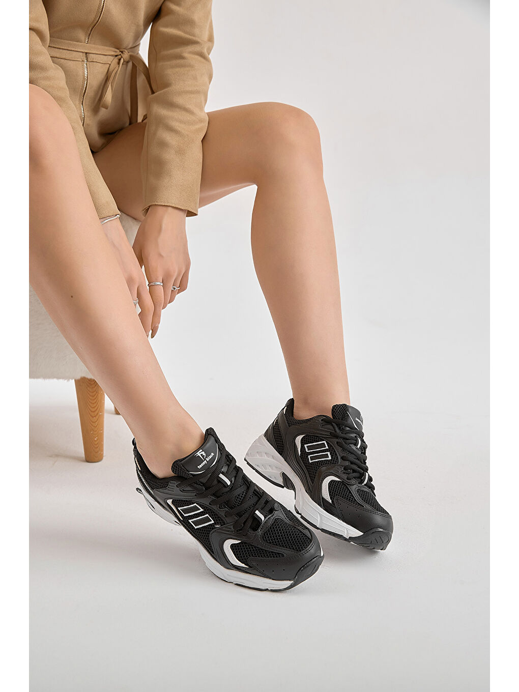 Kadın Siyah Beyaz Yüksek Faylon Taban Fileli Desenli Spor Ayakkabı-2