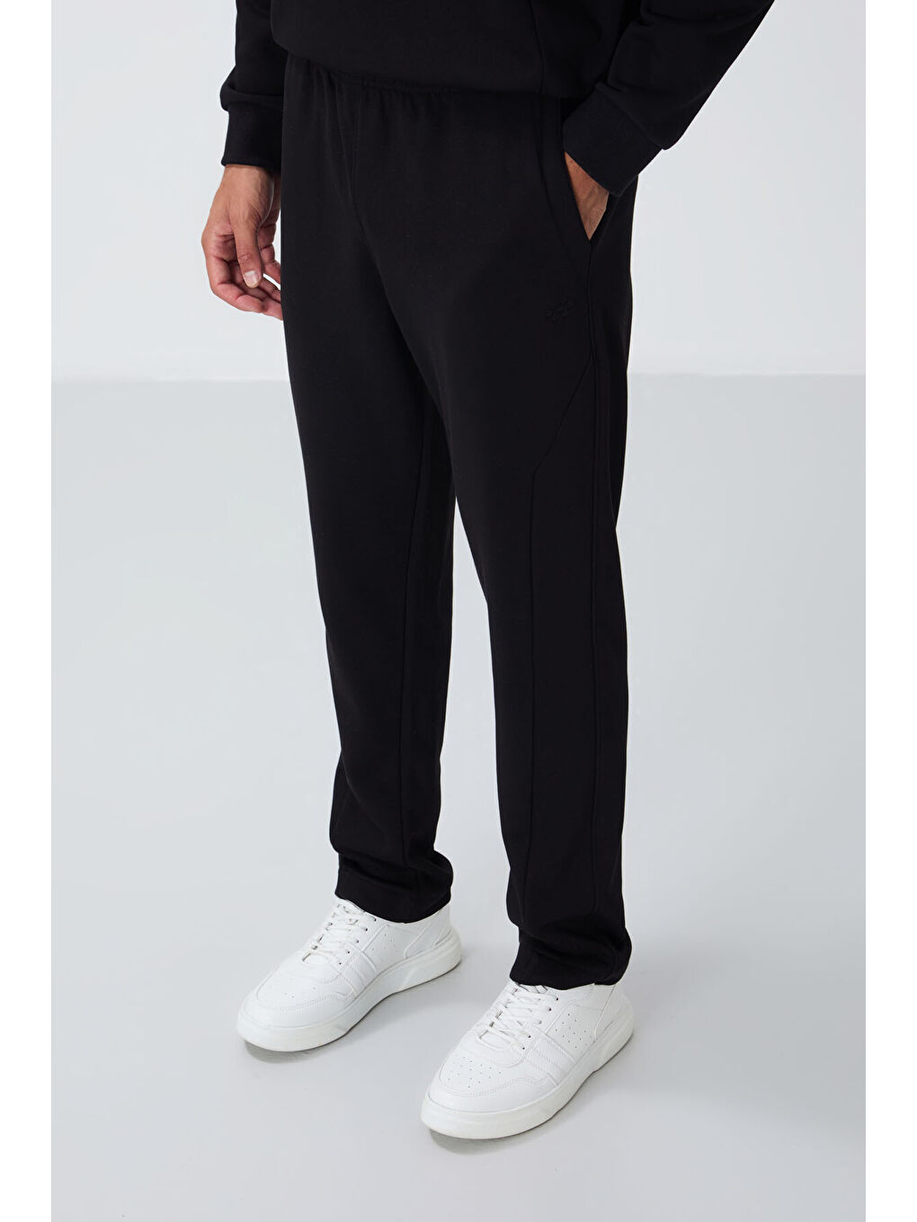 Siyah Kompakt Pamuklu Kalın Pürüzsüz Dokulu O Yaka Comfort Fit Erkek Eşofman Takım -85263-4