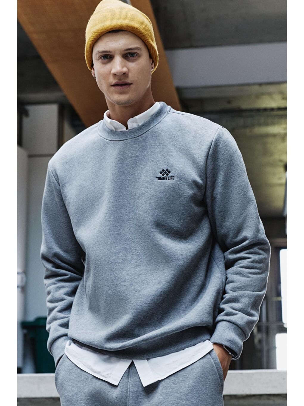 Gri Melanj Pamuklu Kalın İçi Tüylü Yumuşak Dokulu Comfort Fit Nakışlı Erkek Eşofman Takım -85265-2