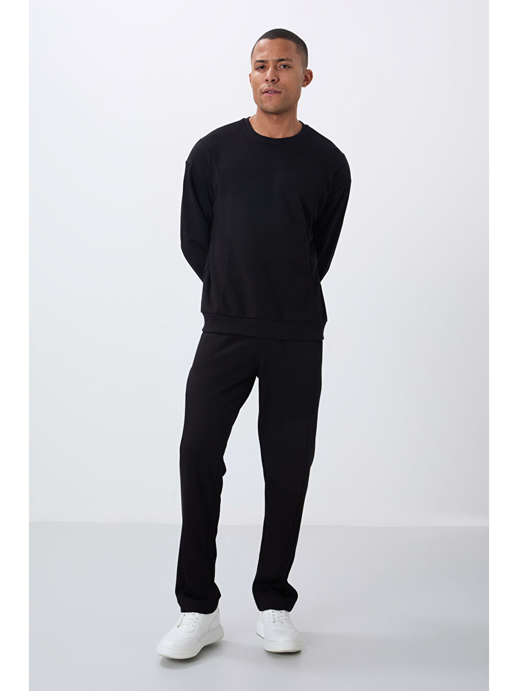 Siyah Kompakt Pamuklu Kalın Pürüzsüz Dokulu O Yaka Comfort Fit Erkek Eşofman Takım -85263-8