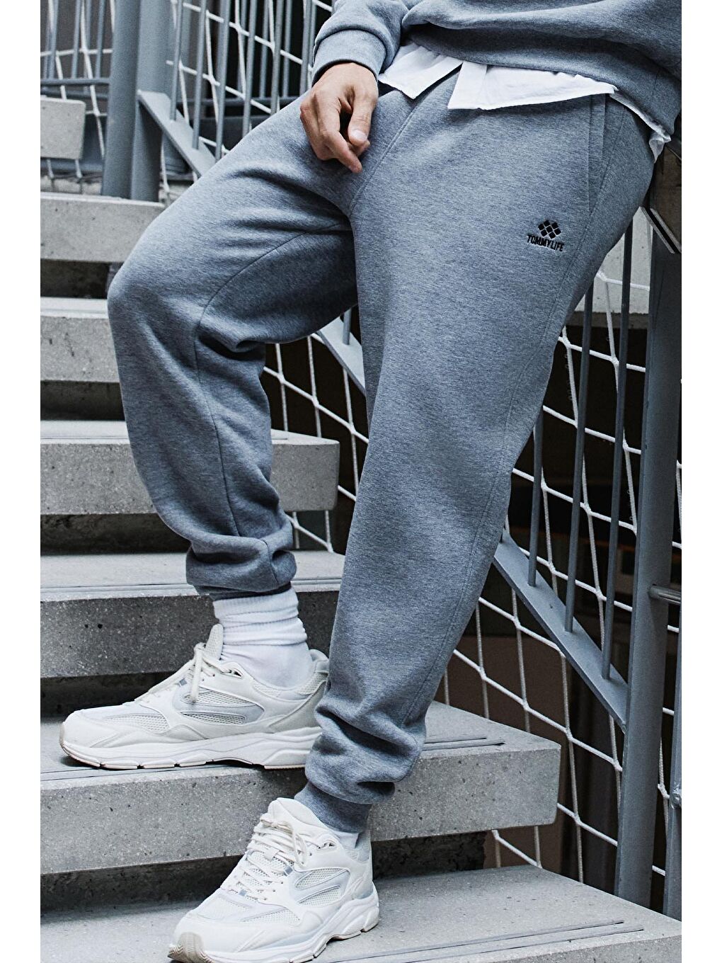 Gri Melanj Pamuklu Kalın İçi Tüylü Yumuşak Dokulu Comfort Fit Nakışlı Erkek Eşofman Takım -85265-4