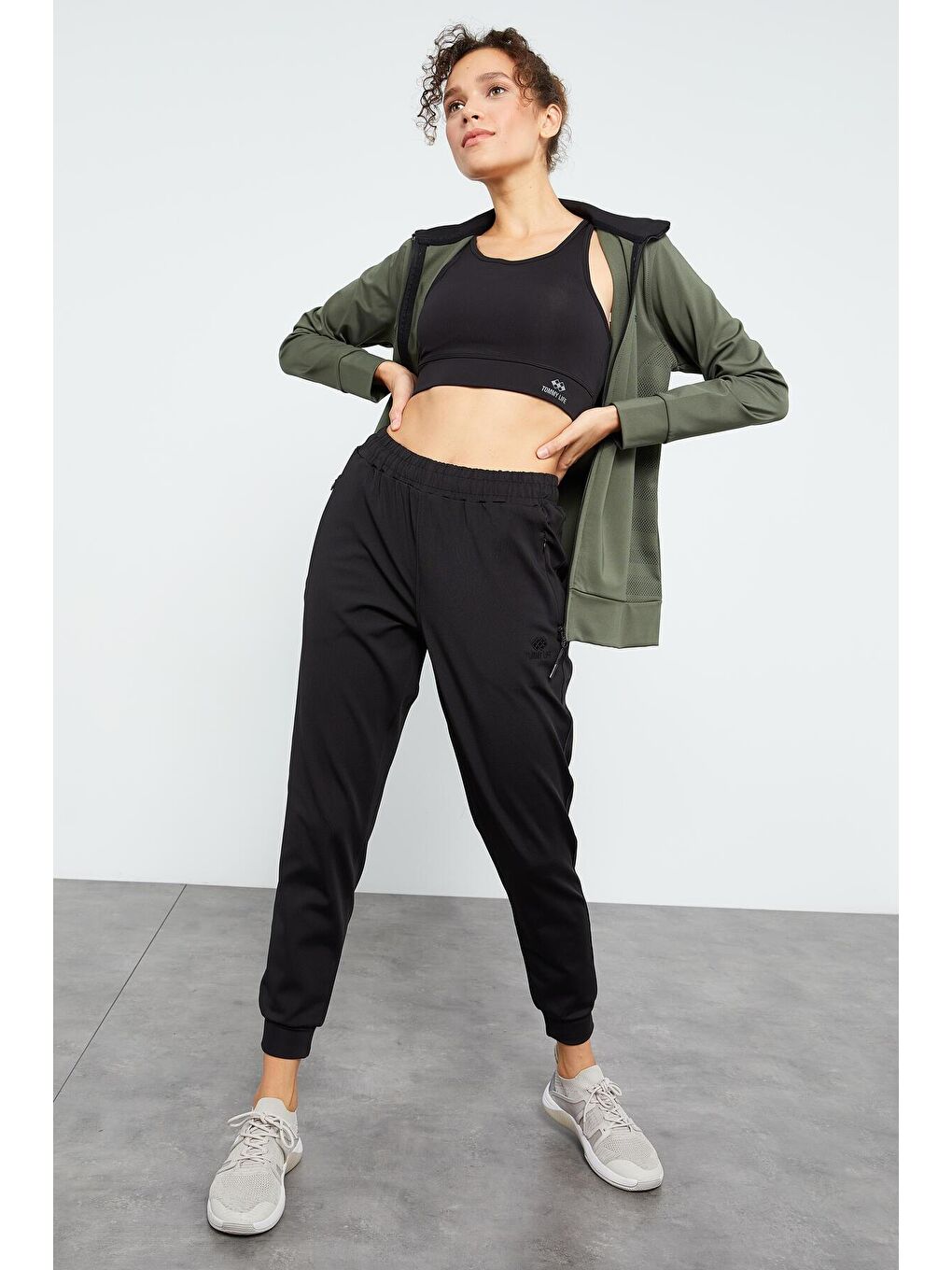 Çağla - Siyah Ters Fermuarlı Dalgıç Kumaş Standart Kalıp Jogger Kadın Eşofman Takımı - 95272