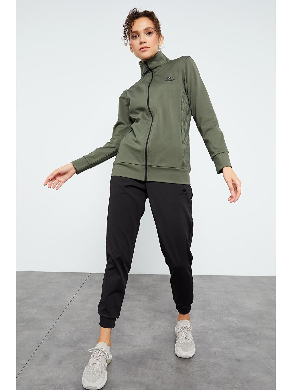 Çağla - Siyah Ters Fermuarlı Dalgıç Kumaş Standart Kalıp Jogger Kadın Eşofman Takımı - 95272-2