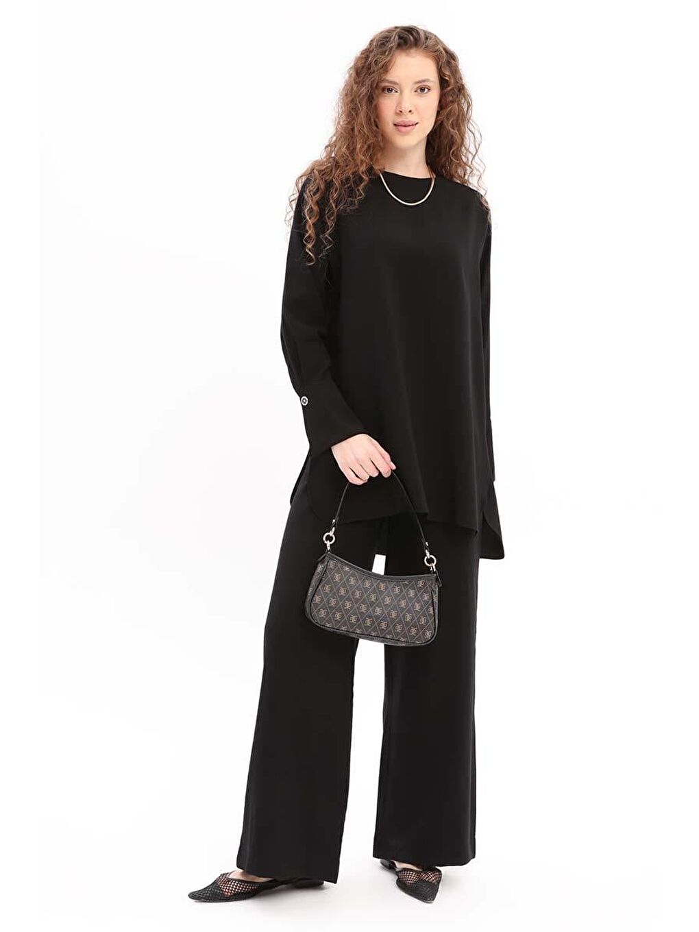 Siyah-Yırtmaçlı Pantolonlu Takım