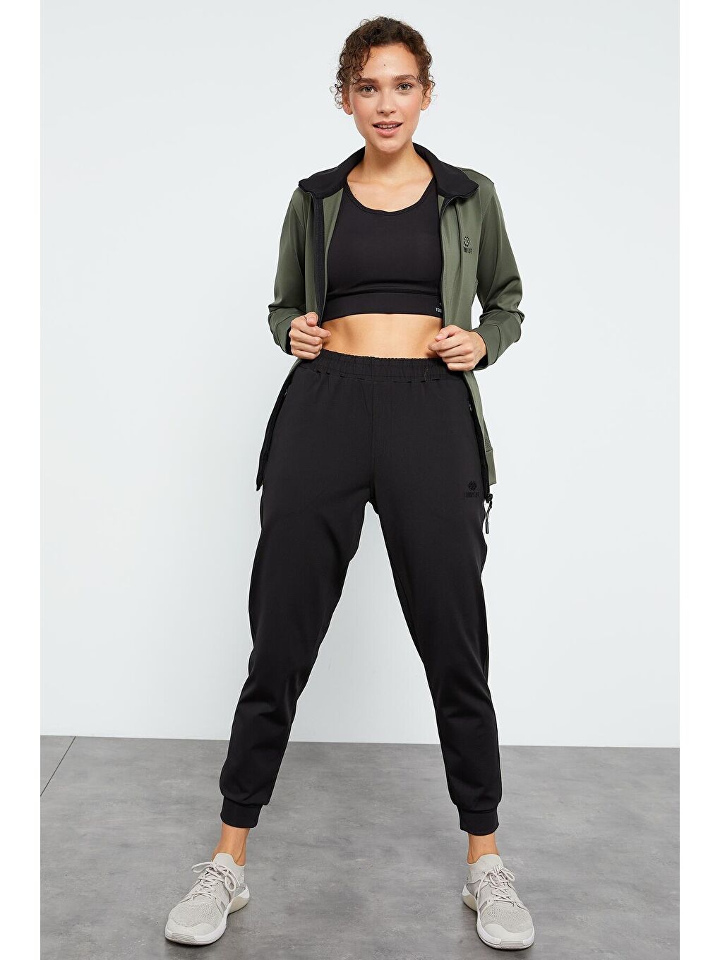 Çağla - Siyah Ters Fermuarlı Dalgıç Kumaş Standart Kalıp Jogger Kadın Eşofman Takımı - 95272-4