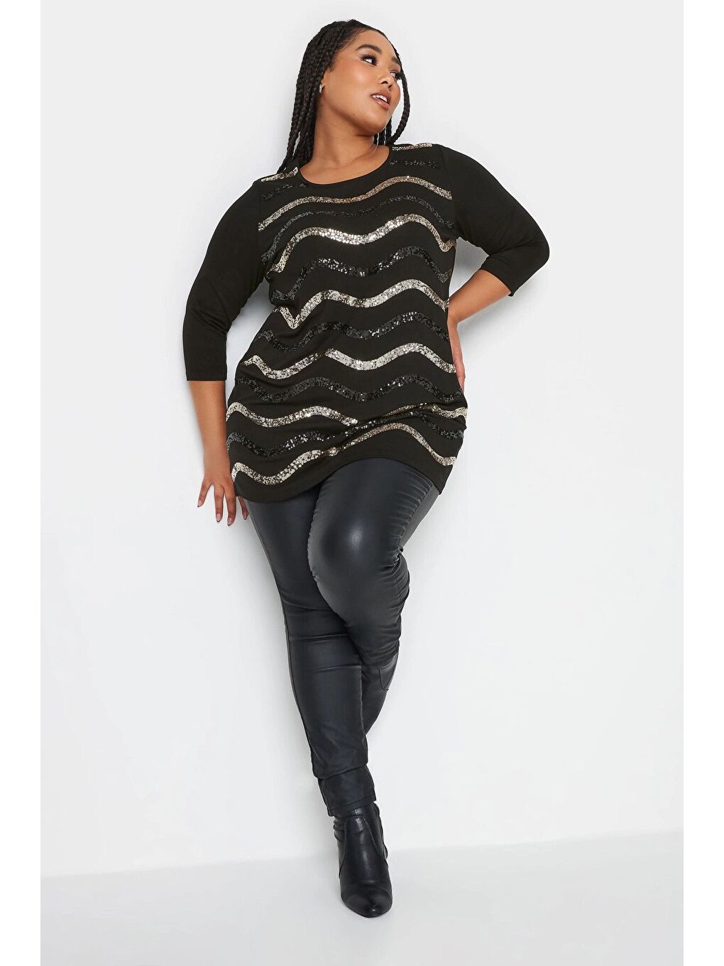 Siyah Büyük Beden Bisiklet Yaka Payet İşlemeli Yarım Kol Bluz 302555-3