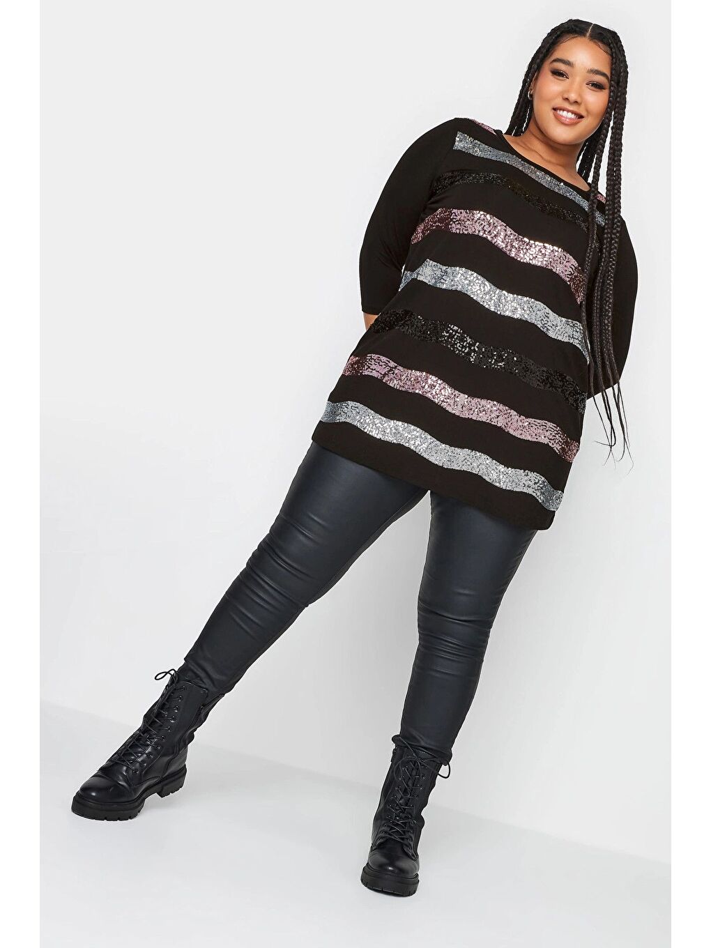 Siyah Büyük Beden Bisiklet Yaka Payet İşlemeli Yarım Kol Bluz 302554-1