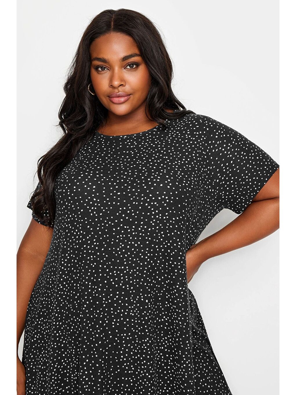 Siyah Büyük Beden Bisiklet Yaka Kısa Kollu Nokta Baskılı Bluz 303121-3