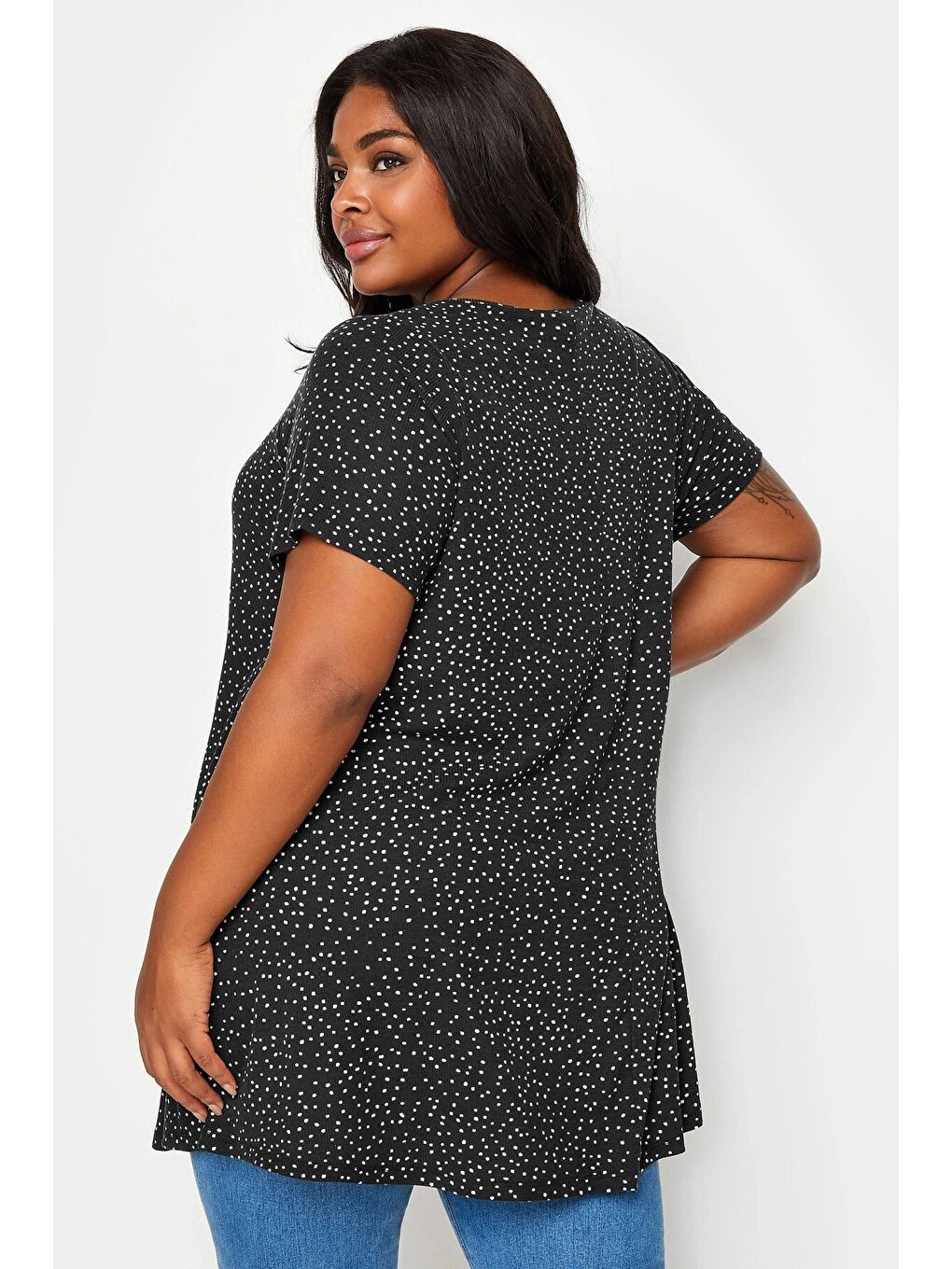 Siyah Büyük Beden Bisiklet Yaka Kısa Kollu Nokta Baskılı Bluz 303121-4