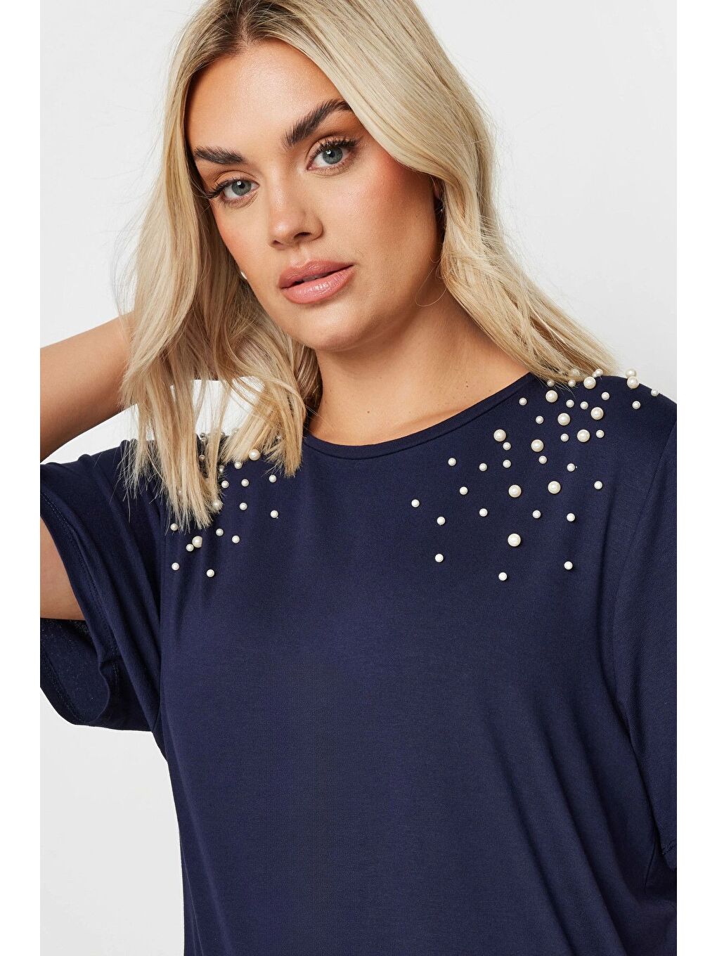 Lacivert Büyük Beden Bisiklet Yaka Kısa Kollu İnci İşlemeli Tişört 321885-1