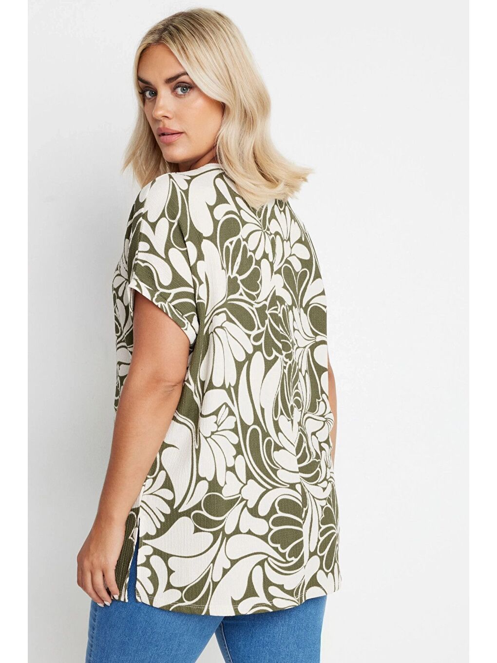 Yeşil Büyük Beden Bisiklet Yaka Kısa Kollu Desenli Bluz 321994-4